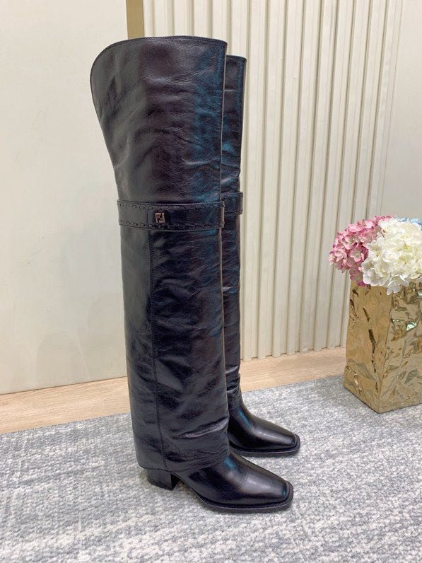 Высокие сапоги кожаные женские