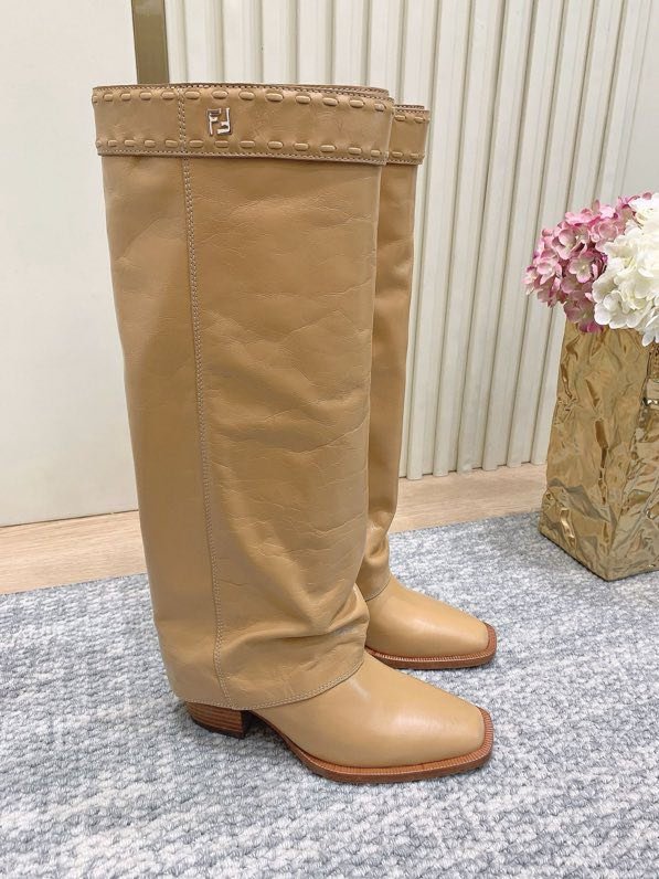 Високі чоботи шкіряні жіночі