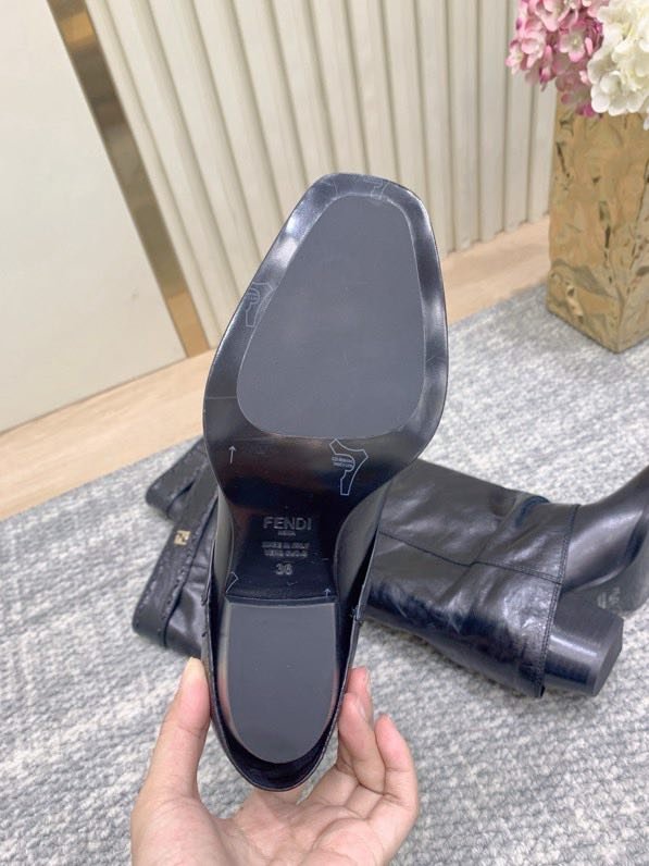 Высокие сапоги кожаные женские фото 2