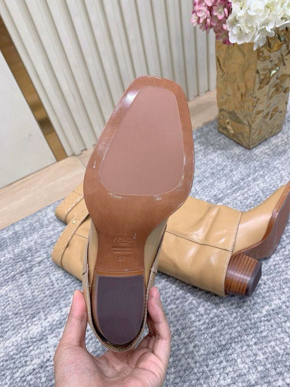 Високі чоботи шкіряні жіночі фото 2