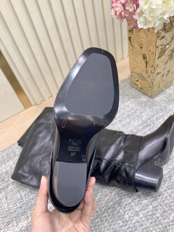 Высокие сапоги кожаные женские фото 3