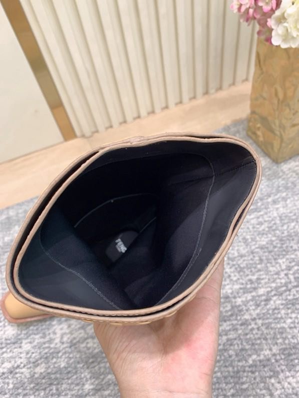 Високі чоботи шкіряні жіночі фото 7