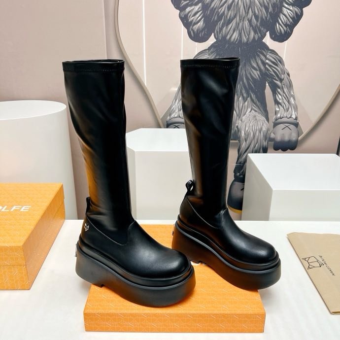 High boots on platform from high outsole фото 3