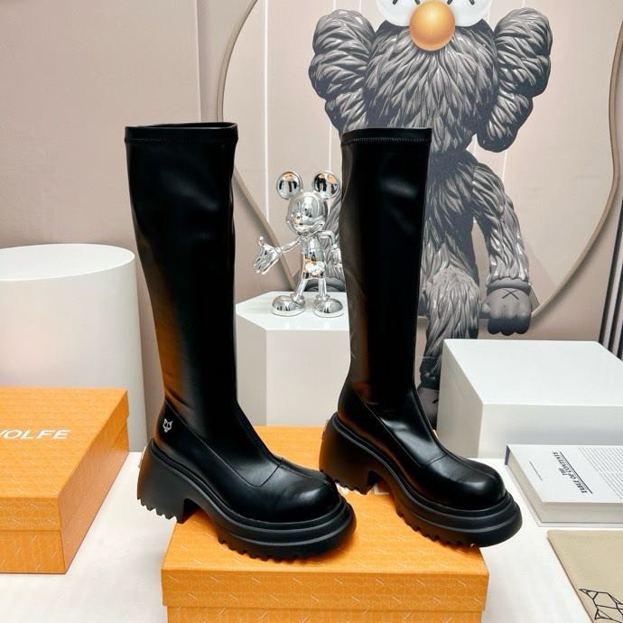 High boots on platform from high outsole фото 4