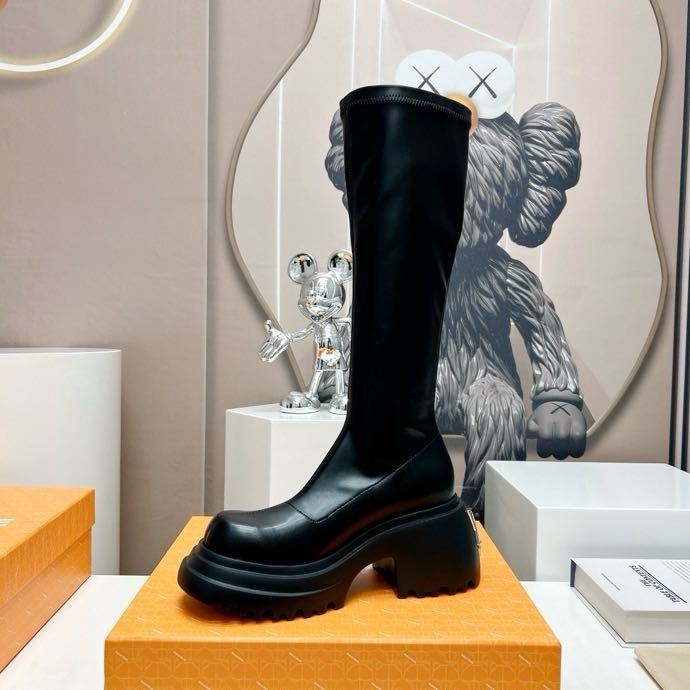 High boots on platform from high outsole фото 5