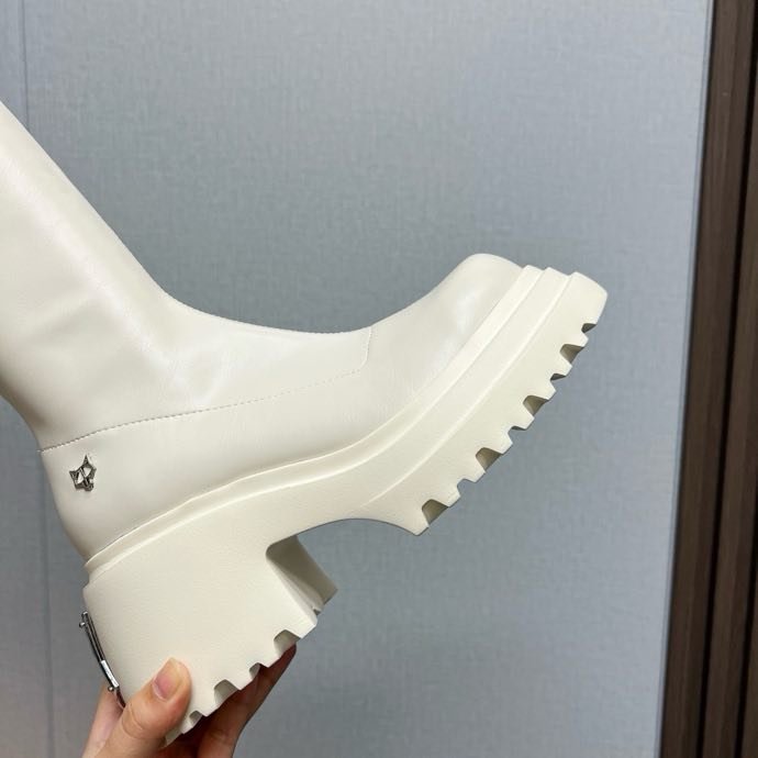 Высокие сапоги на платформе с высокой подошвой фото 6