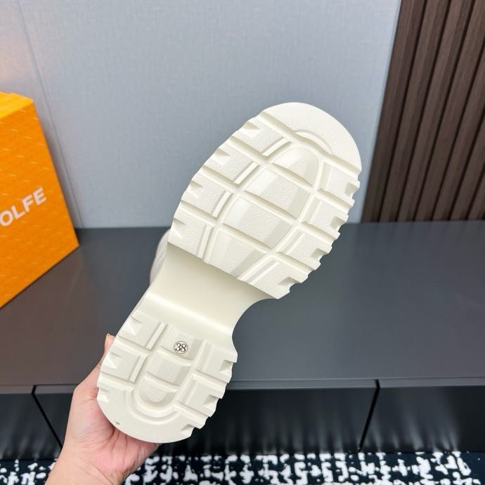 Высокие сапоги на платформе с высокой подошвой фото 9