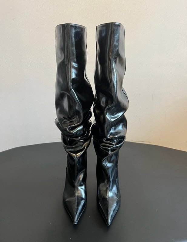 Високі чоботи з гострим носком і плиссировкой