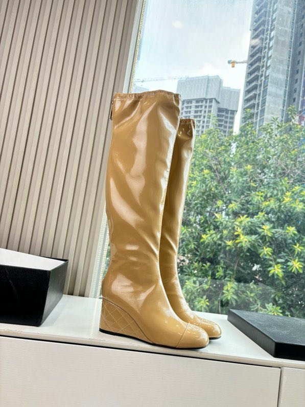 Високі жеские шкіряні ботфорти