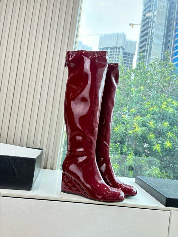 Високі жеские шкіряні ботфорти