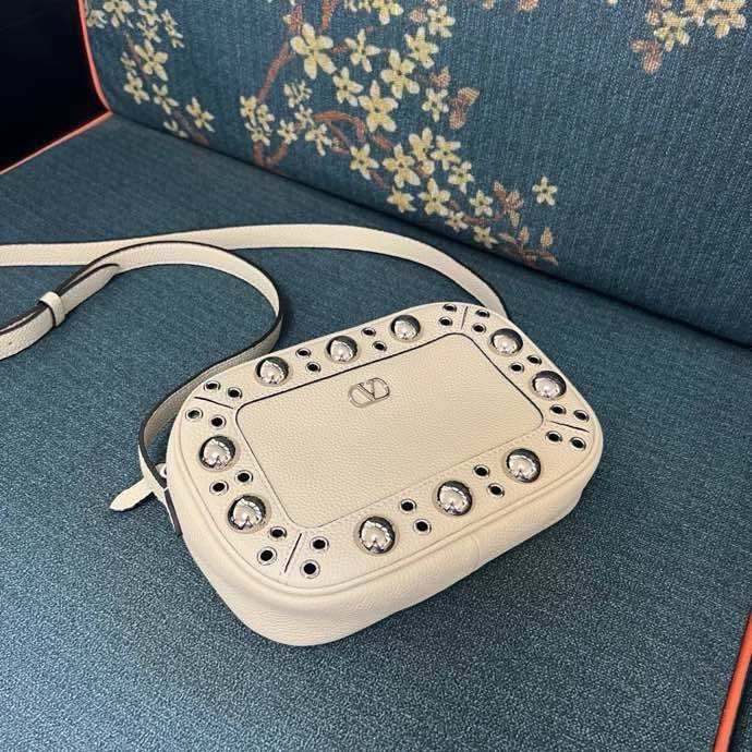 Замшевая сумка на плечо Valentino Garavani Nellcote 23 см фото 3