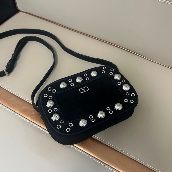 Замшева сумка на плече Valentino Garavani Nellcote 23 см фото 4