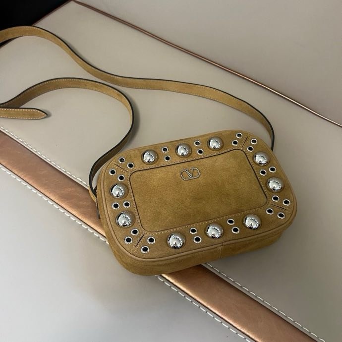 Замшевая сумка на плечо Valentino Garavani Nellcote 23 см фото 4