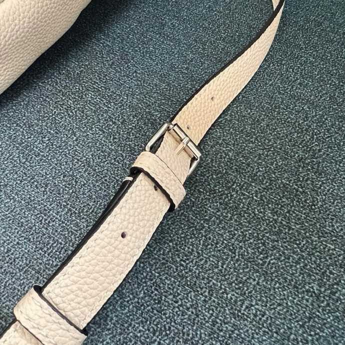 Замшевая сумка на плечо Valentino Garavani Nellcote 23 см фото 4