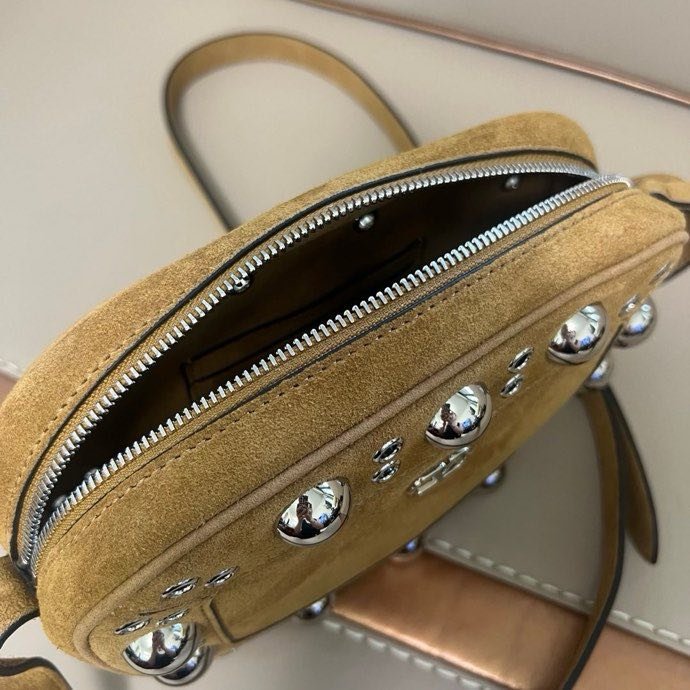 Замшевая сумка на плечо Valentino Garavani Nellcote 23 см фото 5