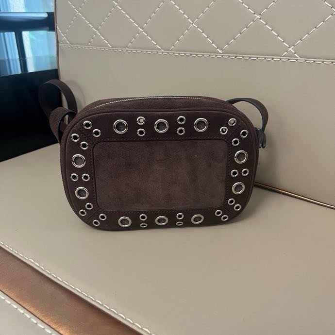 Замшева сумка на плече Valentino Garavani Nellcote 23 см фото 5