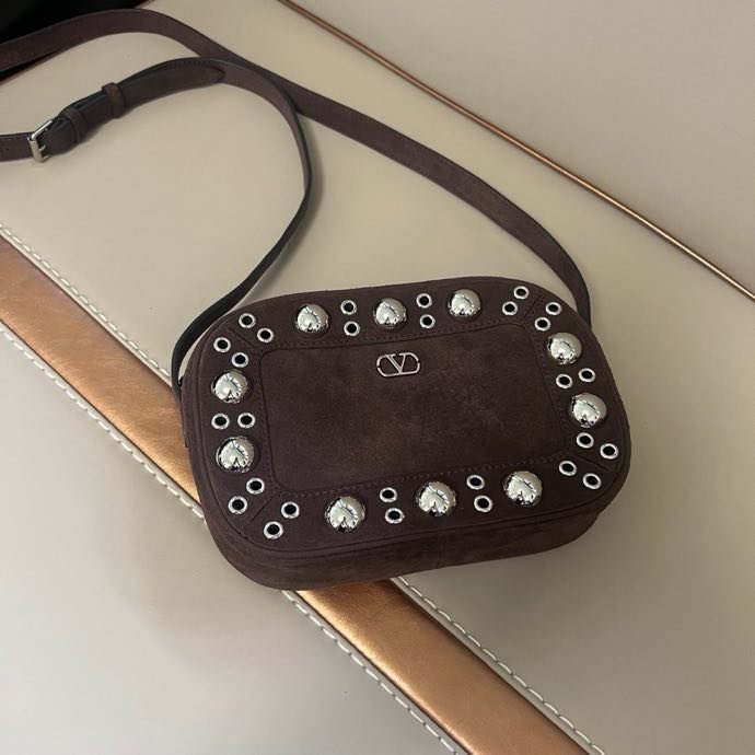 Замшева сумка на плече Valentino Garavani Nellcote 23 см фото 7