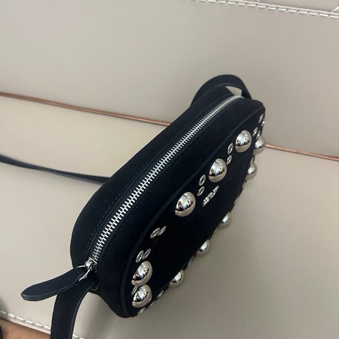 Замшева сумка на плече Valentino Garavani Nellcote 23 см фото 8