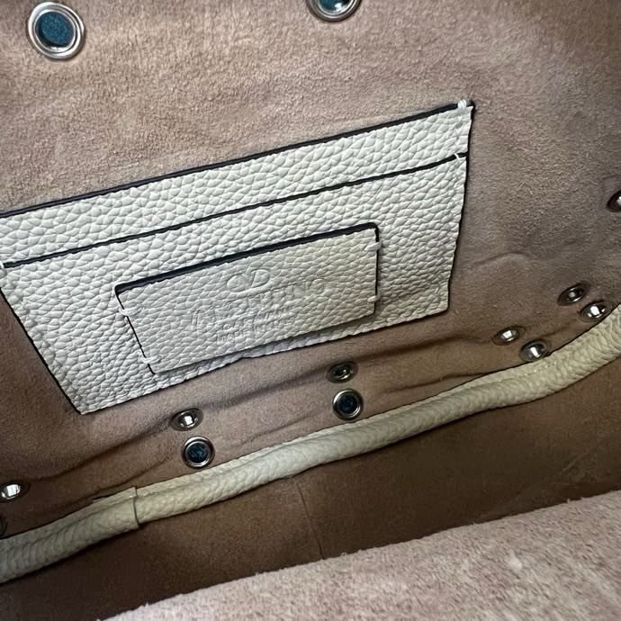 Замшевая сумка на плечо Valentino Garavani Nellcote 23 см фото 8