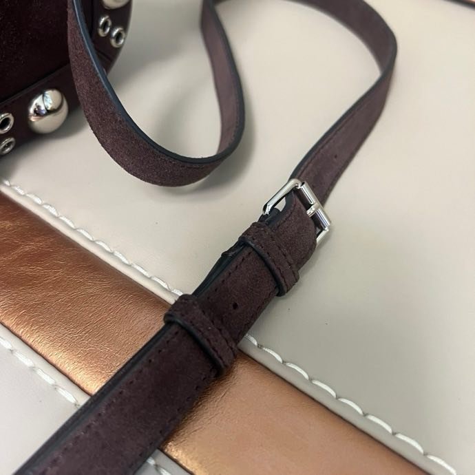 Замшева сумка на плече Valentino Garavani Nellcote 23 см фото 9