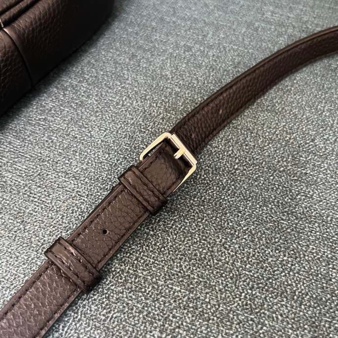 Замшевая сумка на плечо Valentino Garavani Nellcote 23 см фото 9