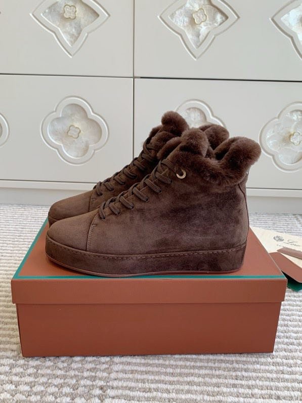 Замшевые кроссовки на меху