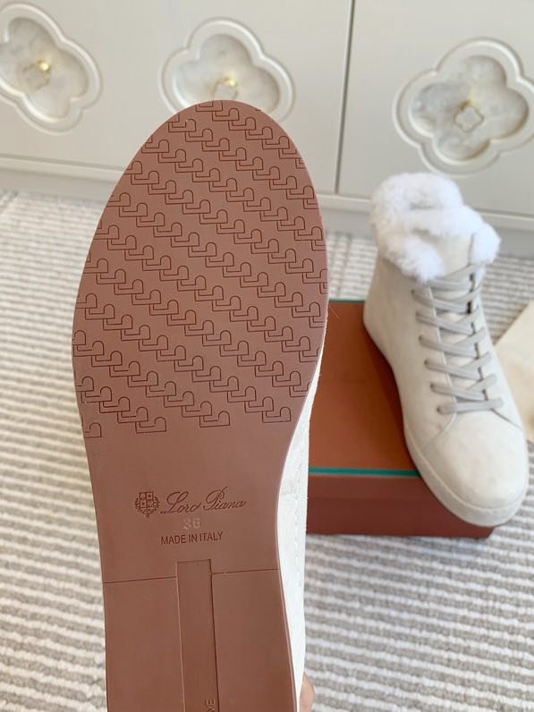 Suede sneakers on fur фото 2