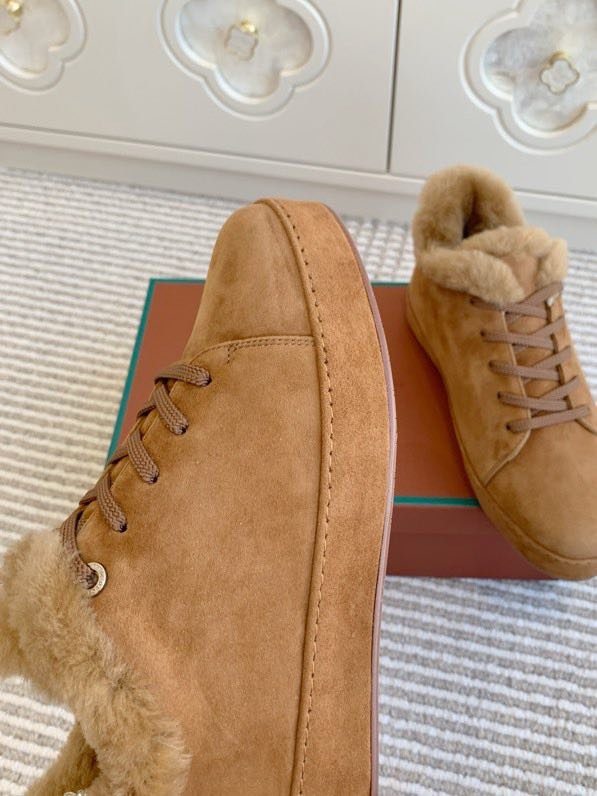 Suede sneakers on fur фото 2