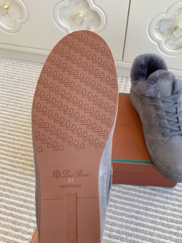 Suede sneakers on fur фото 3