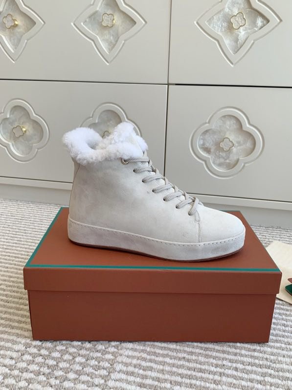 Suede sneakers on fur фото 3