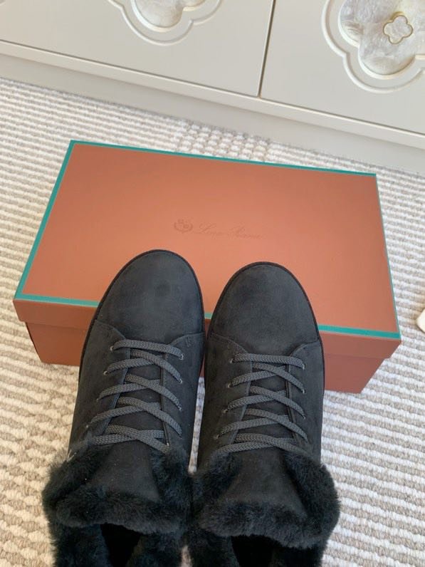 Suede sneakers on fur фото 4