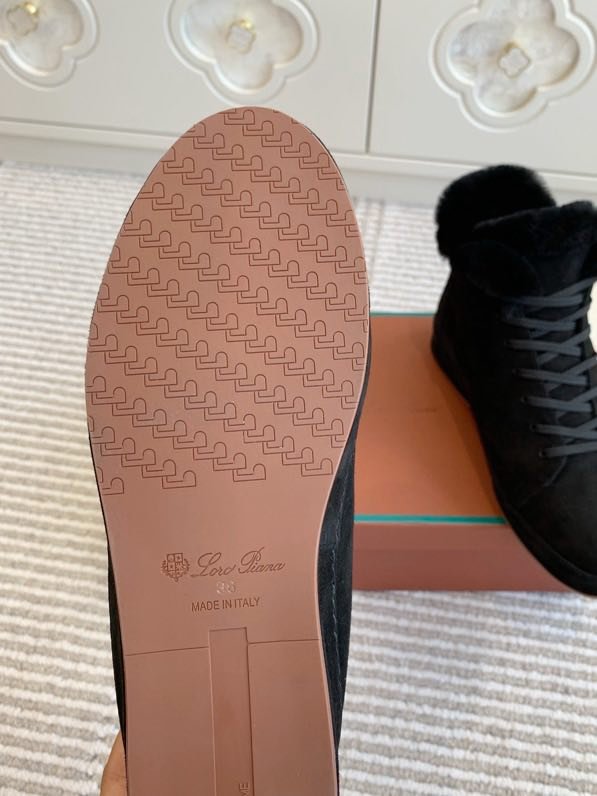 Suede sneakers on fur фото 4