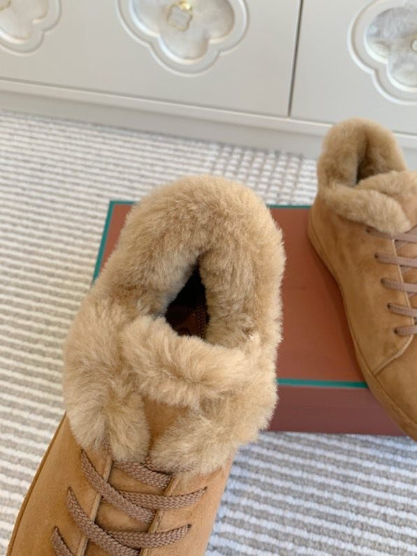 Suede sneakers on fur фото 4