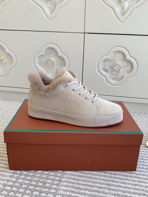 Замшевые кроссовки на меху фото 5