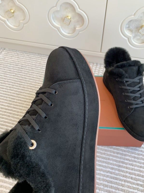 Suede sneakers on fur фото 6