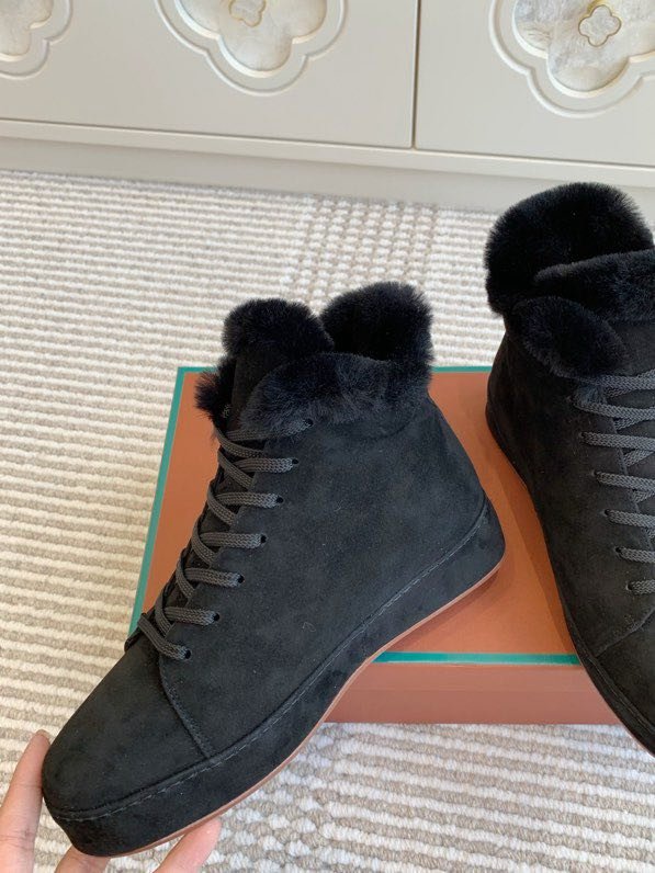 Suede sneakers on fur фото 6