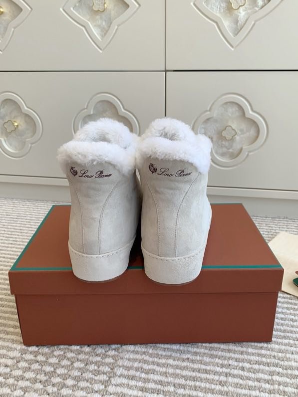 Suede sneakers on fur фото 6