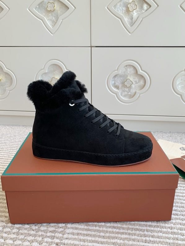 Suede sneakers on fur фото 7