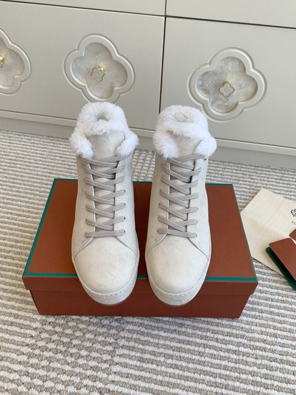 Suede sneakers on fur фото 7