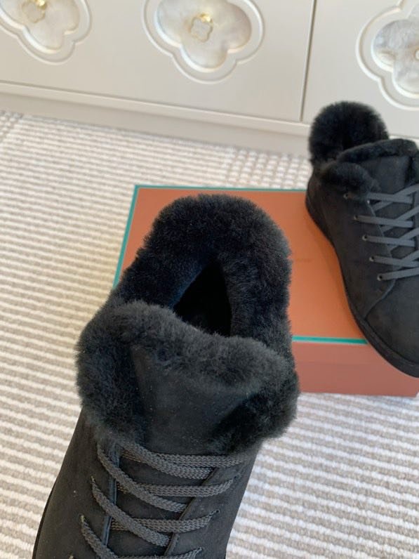 Suede sneakers on fur фото 8