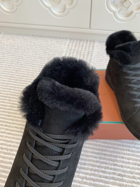 Suede sneakers on fur фото 8