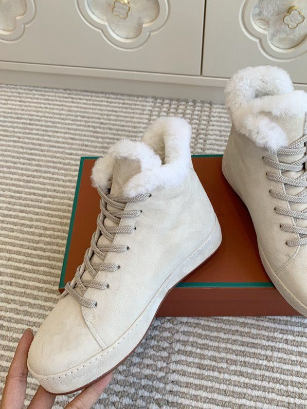Suede sneakers on fur фото 8