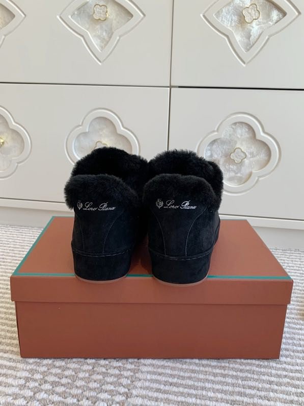 Suede sneakers on fur фото 9