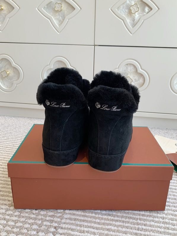 Suede sneakers on fur фото 9