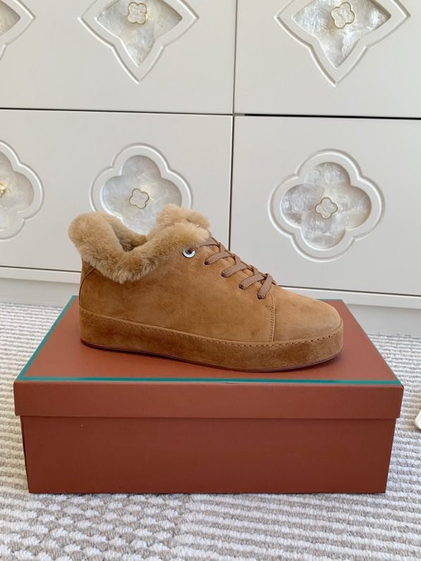 Suede sneakers on fur фото 9