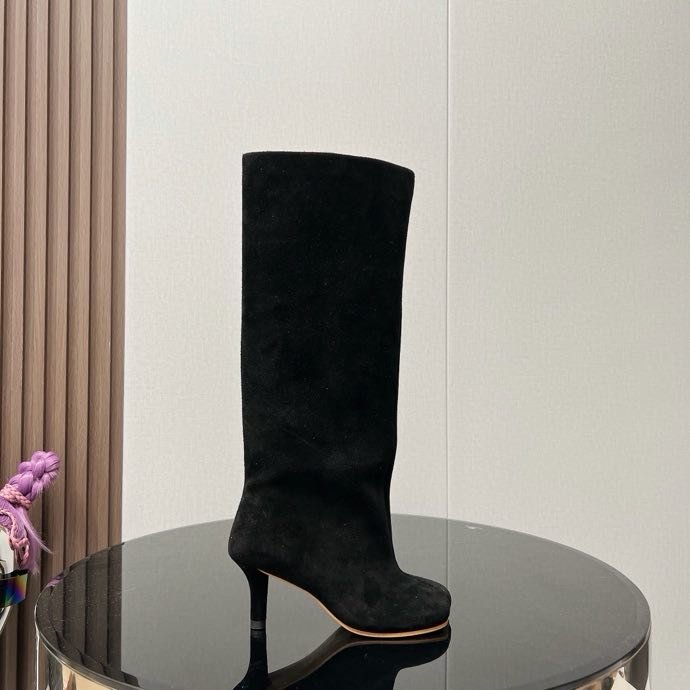 Замшевые сапоги на среднем каблуке