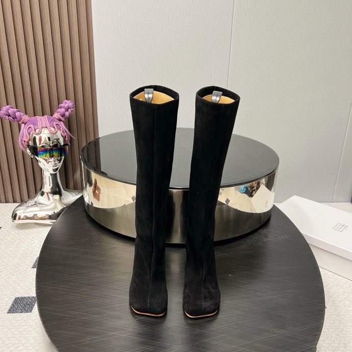 Замшевые сапоги на среднем каблуке фото 4