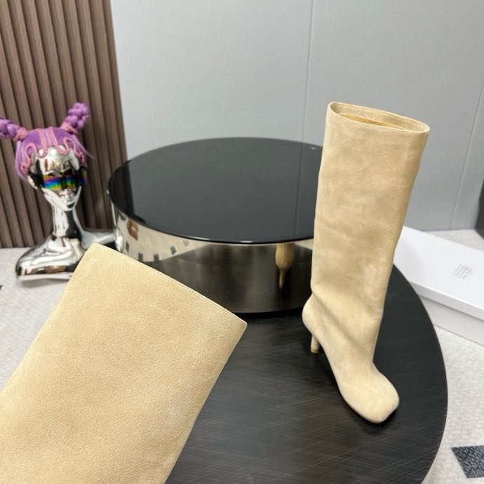 Замшевые сапоги на среднем каблуке фото 5