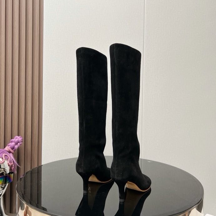 Замшевые сапоги на среднем каблуке фото 6