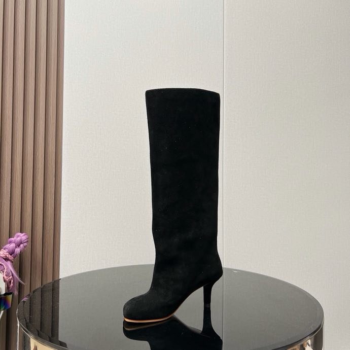 Замшевые сапоги на среднем каблуке фото 7